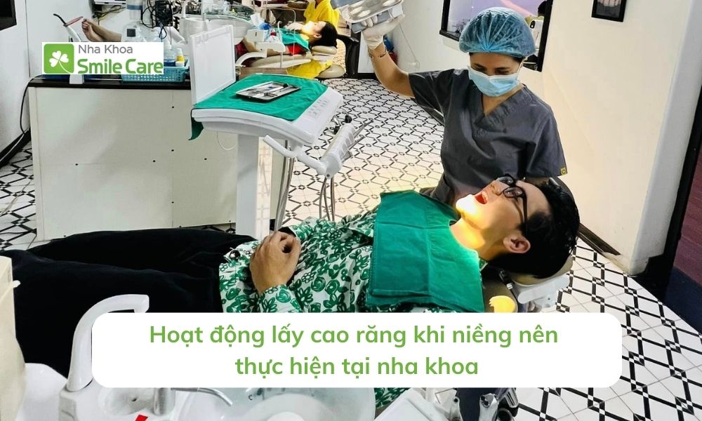 Lấy cao răng khi niềng nên thực hiện tại nha khoa.